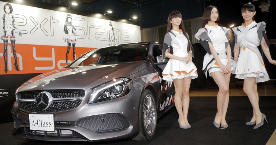 CG Versions of Perfume Dance for Mercedes-Benz 5 CG Versions of Perfume Dance for Mercedes-Benz